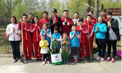 形象大使金粮为大健康栽下“鸿运树”