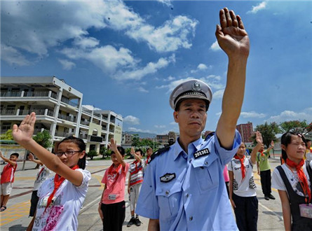 亮灯警察